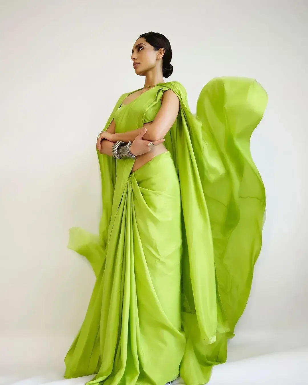 BOLLYWOOD ACTRESS SOBHITA DHULIPALA IMAGES IN GREEN SAREE 6